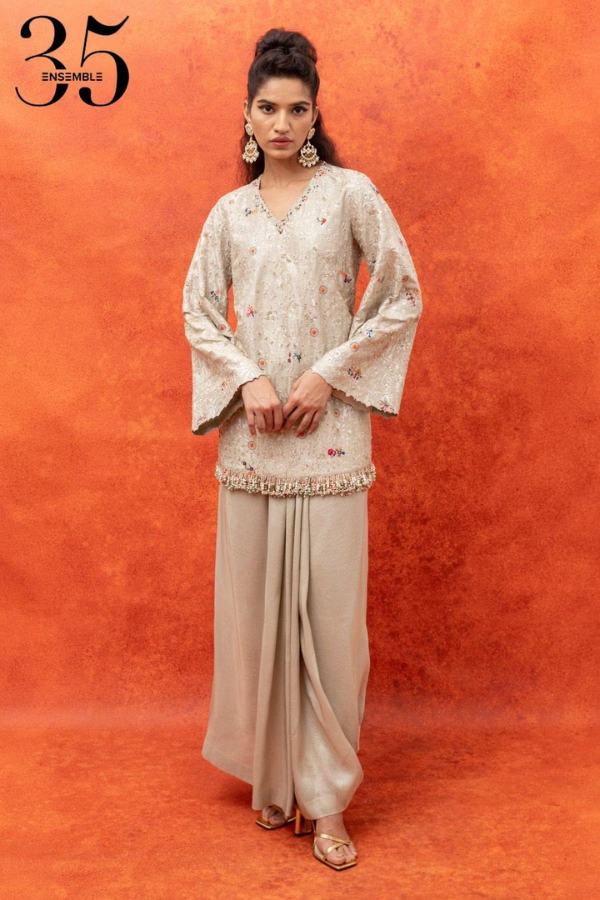 Anamika Khanna Gunmetal Embellished Silk Kurta Set Kuro Clothing India anamika-khanna-gunmetal-embellished-silk-kurta-set-kuro-clothing-india