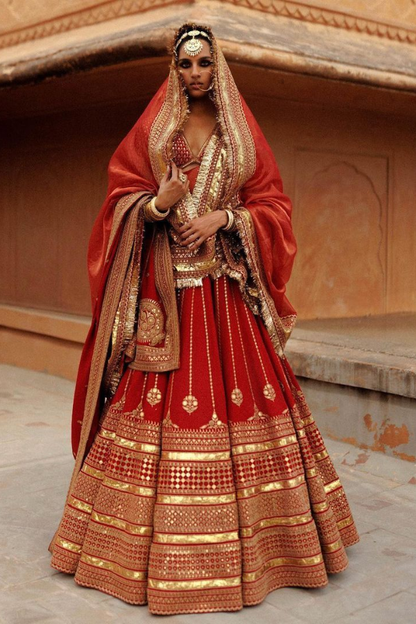 Curvy Bride Stunned In A Red Sabyasachi 'Lehenga', Accessorised It With  Heavy 'Polki' Jewellery