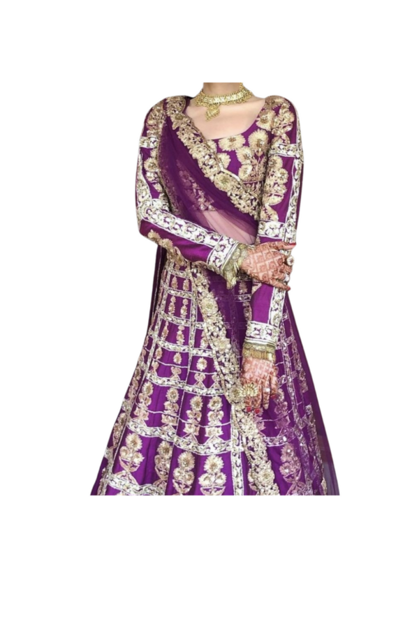 Bollywood Celebrity Lehenga Fashion: Raveena Tandon Throws Back To  Sparkling Days In Her Rs 5 Lakh Glittering Manish Malhotra Lehenga