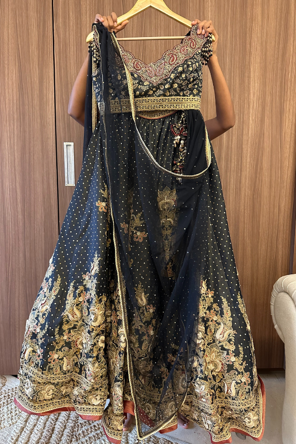 Tarun Tahiliani LEHENGA WITH BLOUSE AND DRAPE