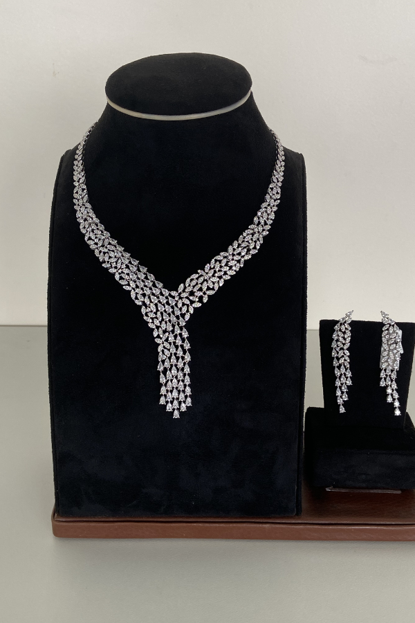 Sparkling V Neckalce set