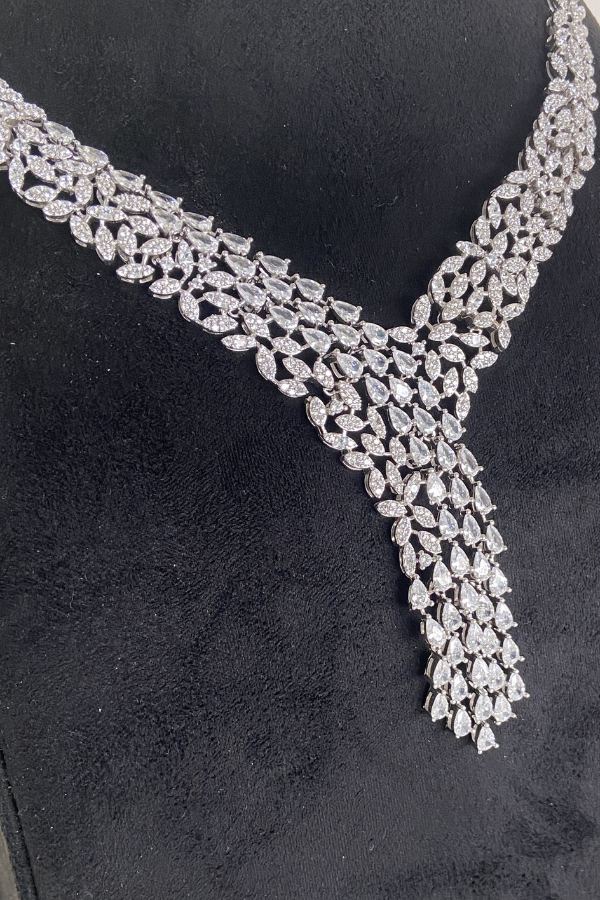 Sparkling V Neckalce set