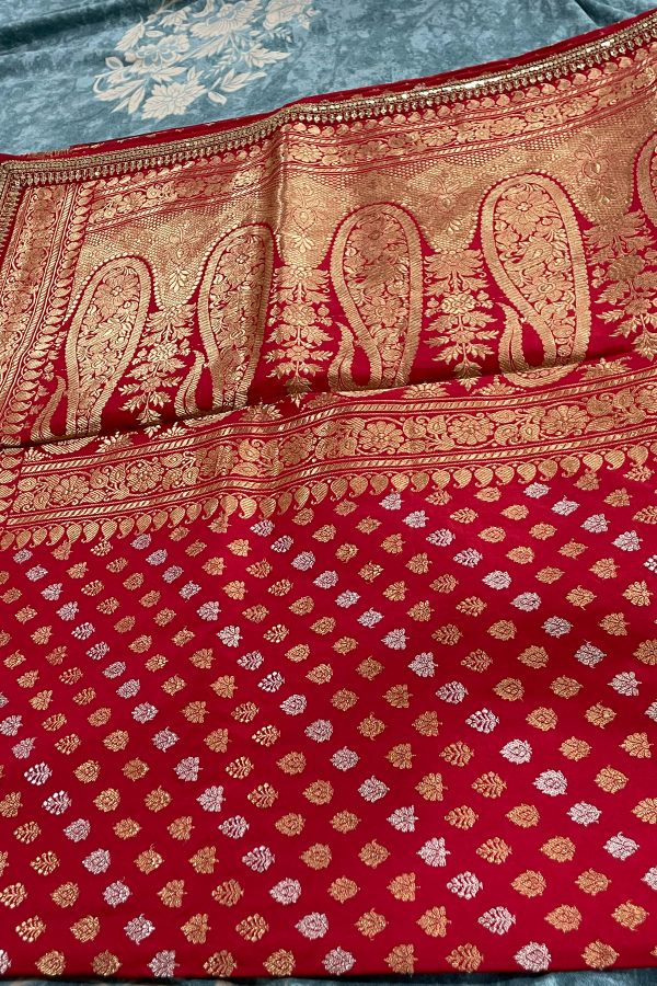 Red Banarasi sarees: Epitome Of Grace And Beauty | Weddingplz | Saree  wearing styles, Best indian wedding dresses, Dress indian style
