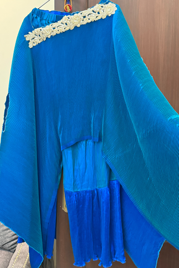 Tasuvure Embroidered Cape with Plisse Pants