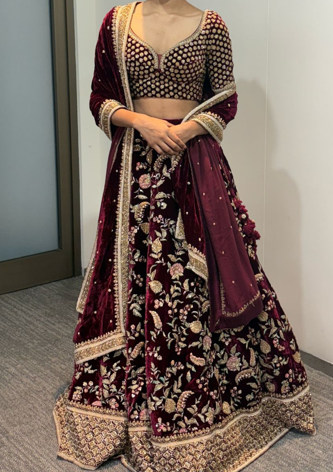 Sabyasachi Maroon Velvet Lehenga Set Kuro Sabyasachi Maroon Velvet Lehenga Set Kuro