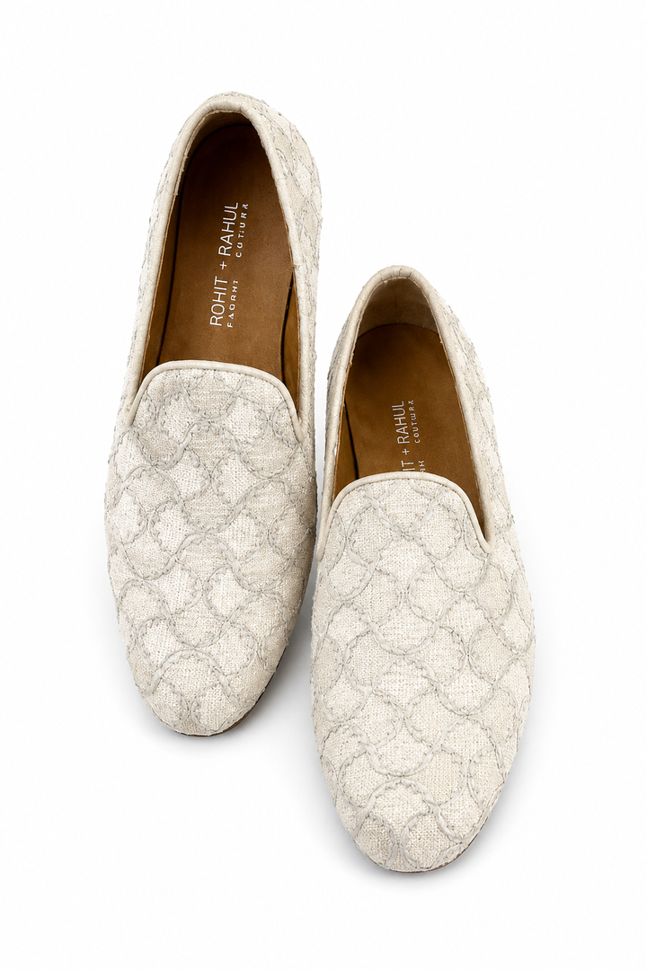 Rohit Gandhi Rahul Khanna Ivory Embroidered Juttis – Size 7