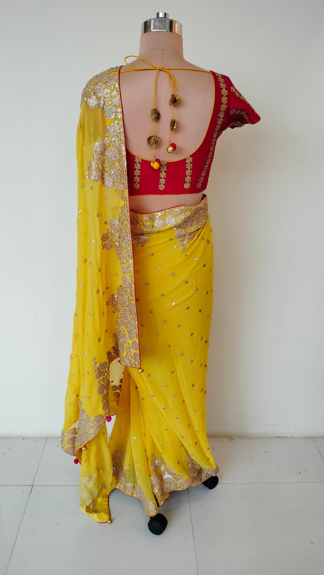 Nidhi Tholia Saree Set
