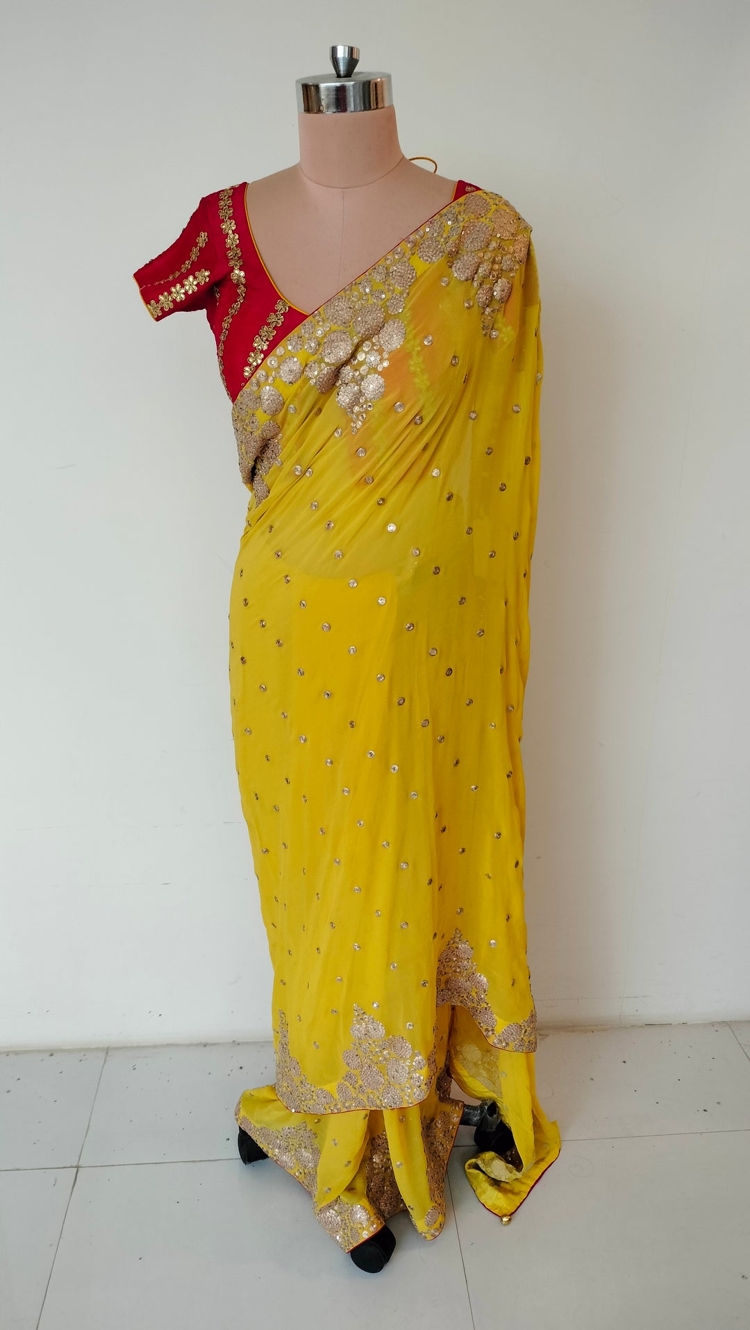 Nidhi Tholia Saree Set