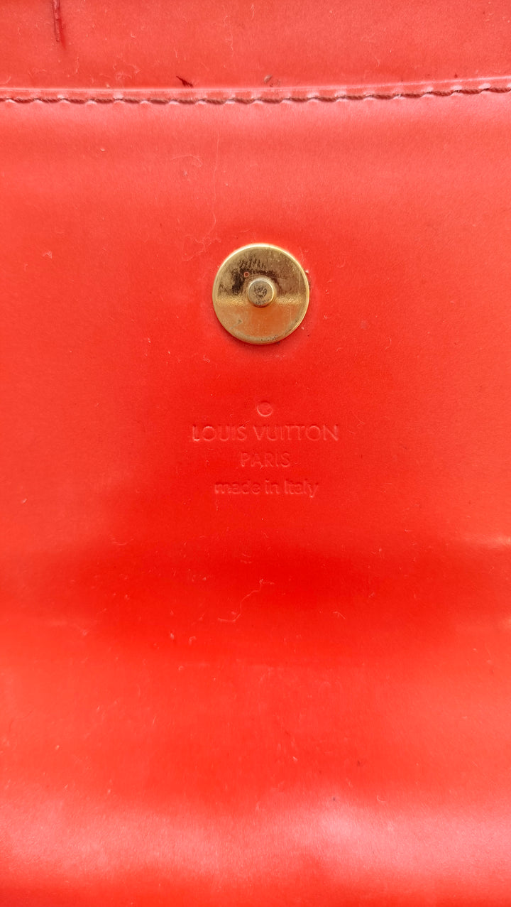 Louis Vuitton Rouge Grenadine Vernis Sobe Clutch