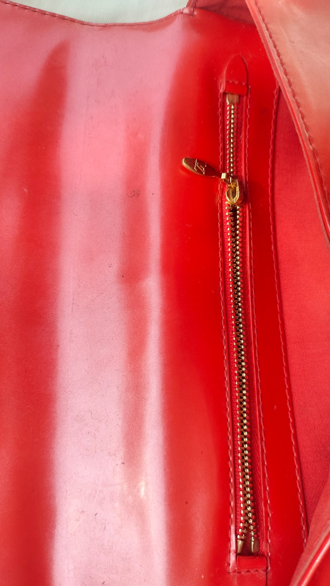 Louis Vuitton Rouge Grenadine Vernis Sobe Clutch