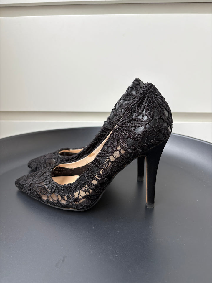 Valentino Garavani Black Lace Pointed-Toe Pumps Size 36