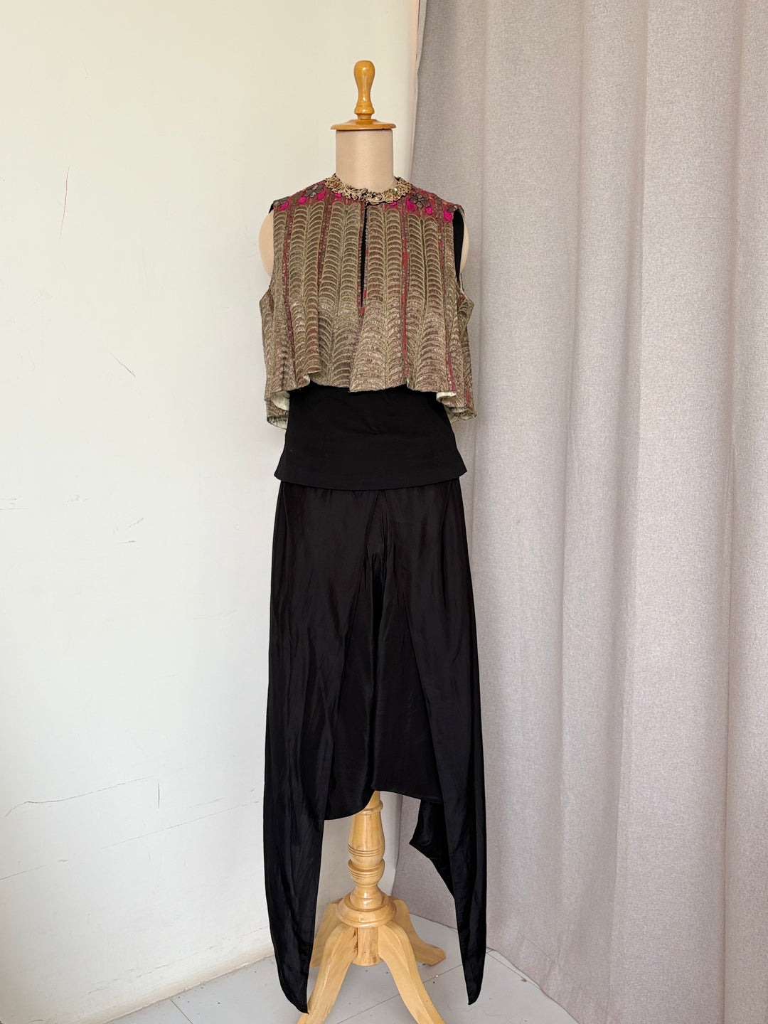 Anamika Khanna Embellished Jacket Set