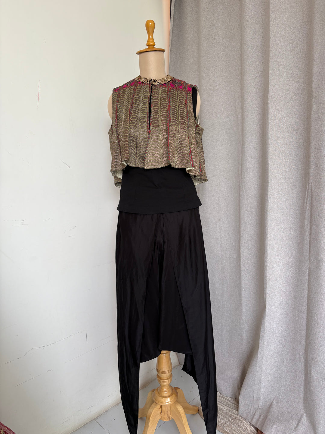 Anamika Khanna Embellished Jacket Set