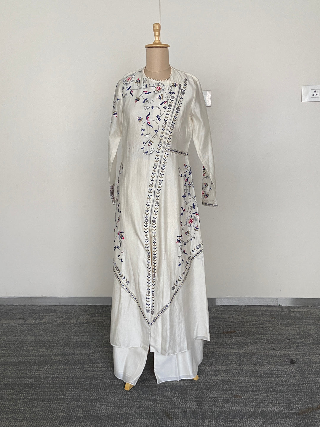 AM:PM Embroidered Kurta Set