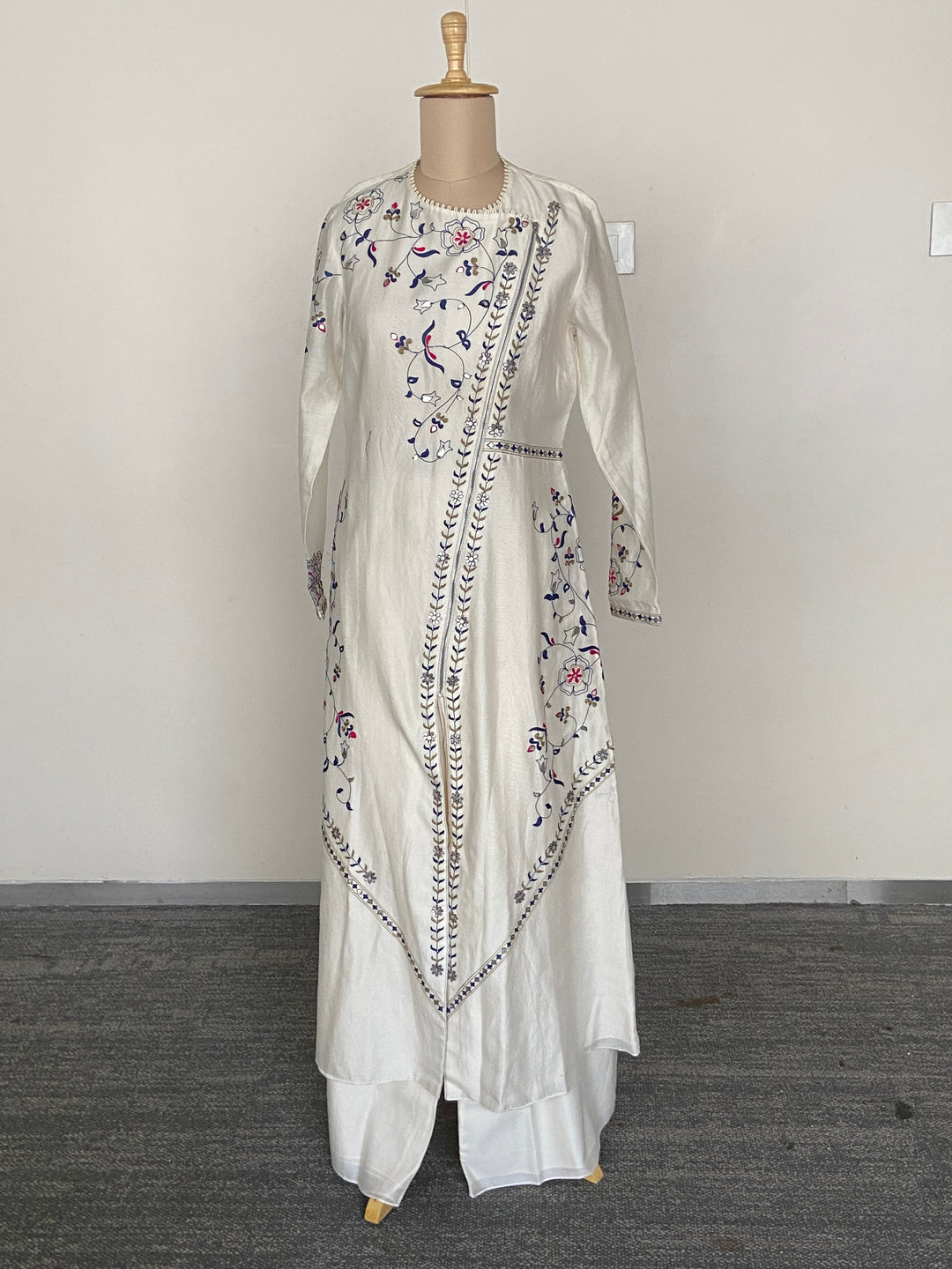 AM:PM Embroidered Kurta Set