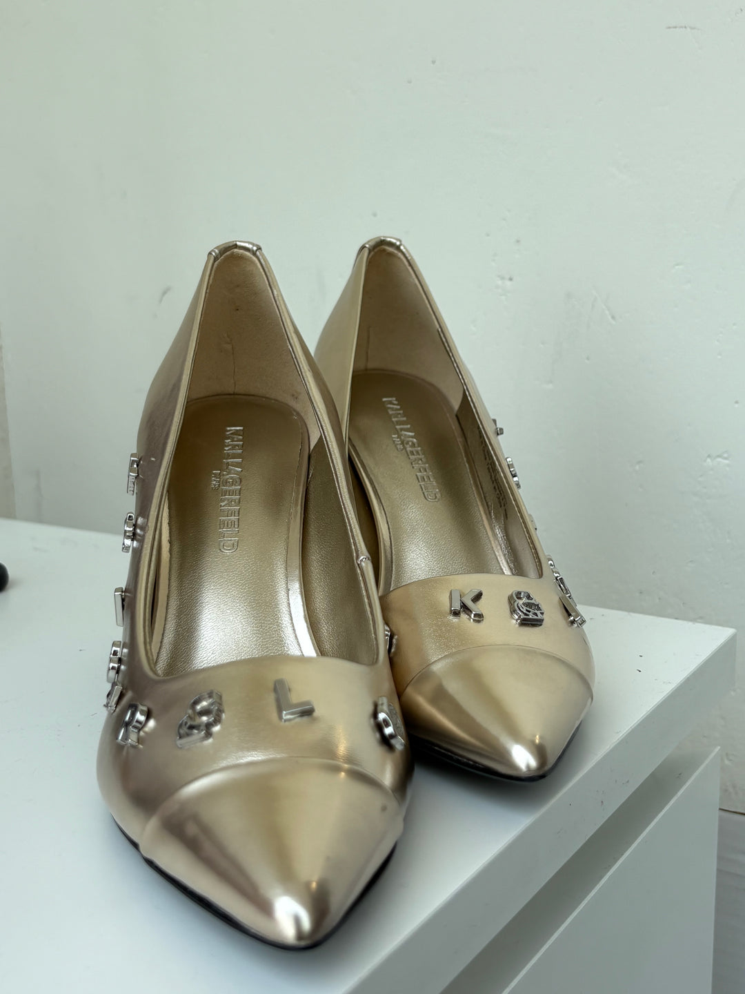Karl Lagerfeld Paris pointed-toe pumps Size 37