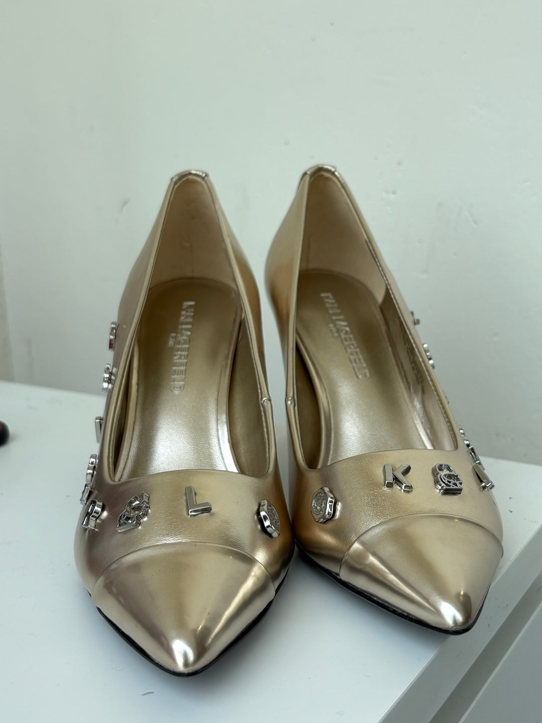 Karl Lagerfeld Paris pointed-toe pumps Size 37