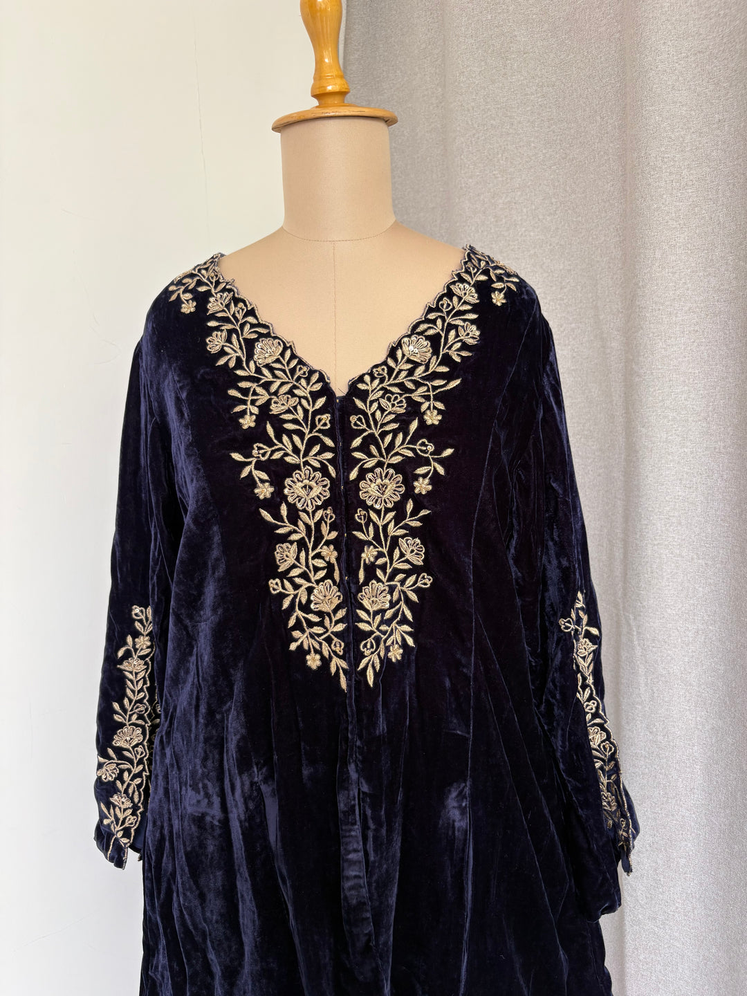 Dohr Navy Velvet Embroidered Co-Ord Set