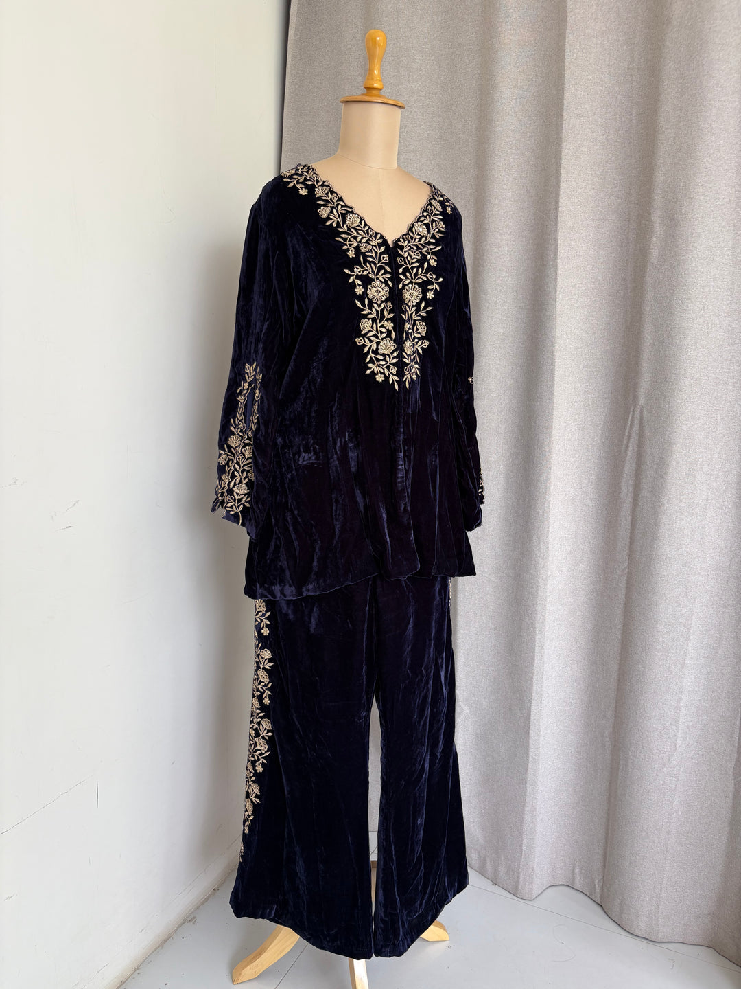 Dohr Navy Velvet Embroidered Co-Ord Set