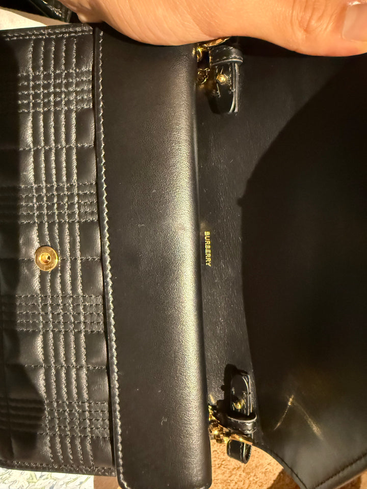 Burberry B  Wallet on Chain
