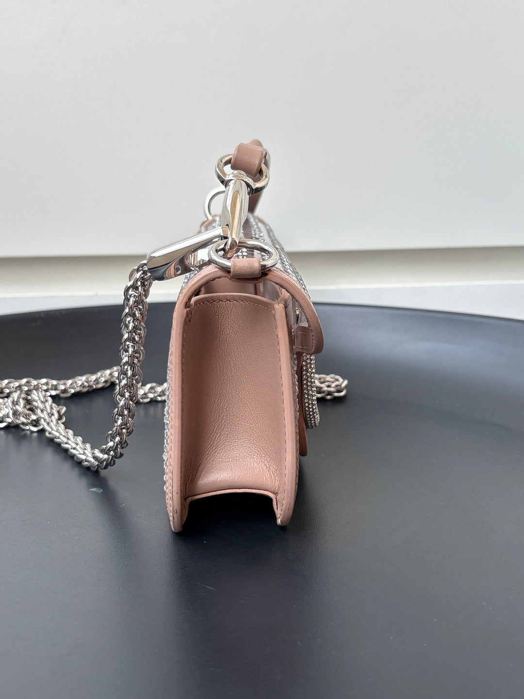 Valentino Garavani locò crystal-embellished shoulder bag