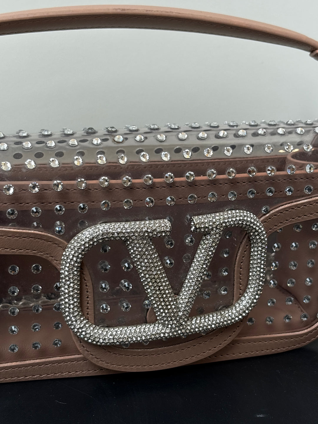 Valentino Garavani locò crystal-embellished shoulder bag