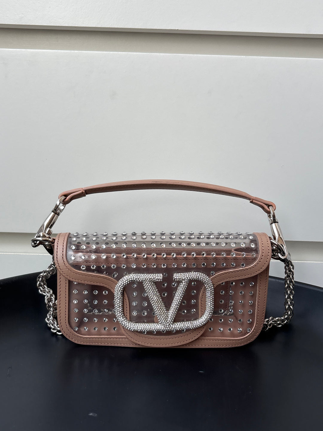 Valentino Garavani locò crystal-embellished shoulder bag