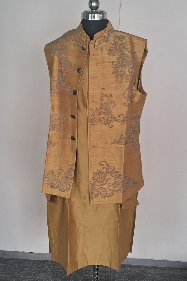 Divyam Mehta Embroidered Kurta Set With Bundi Jacket