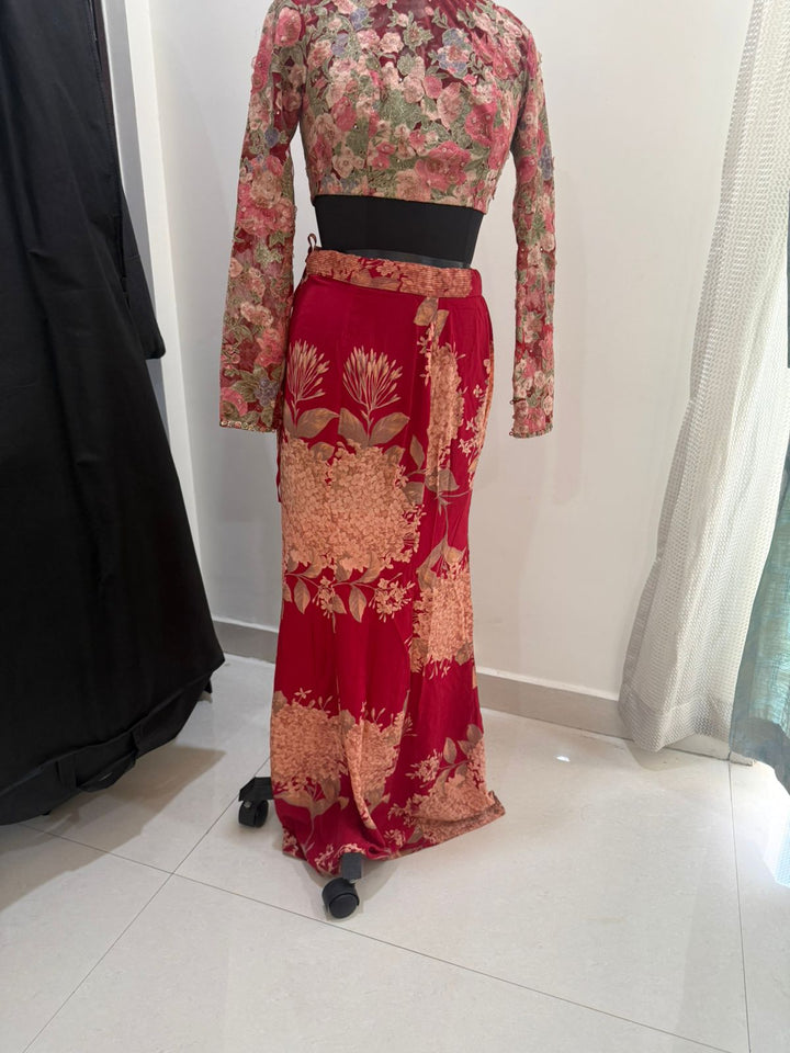 Sabyasachi Red Floral Embroidered Saree Set