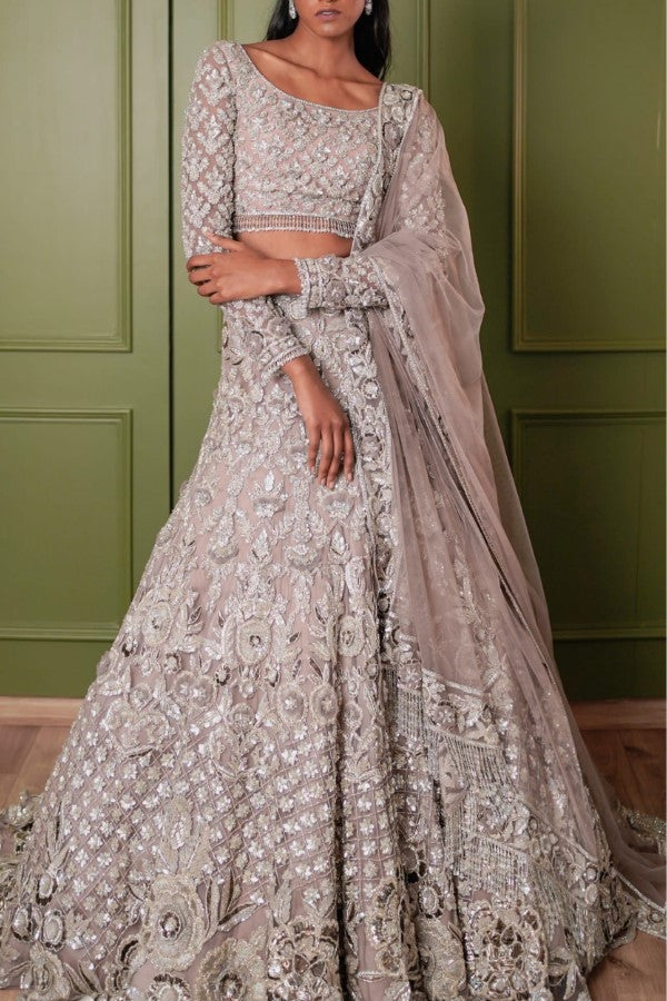 Janhvi Kapoor Poses as a Bride For Manish Malhotra, Looks Gorgeous in Her Green  Lehenga