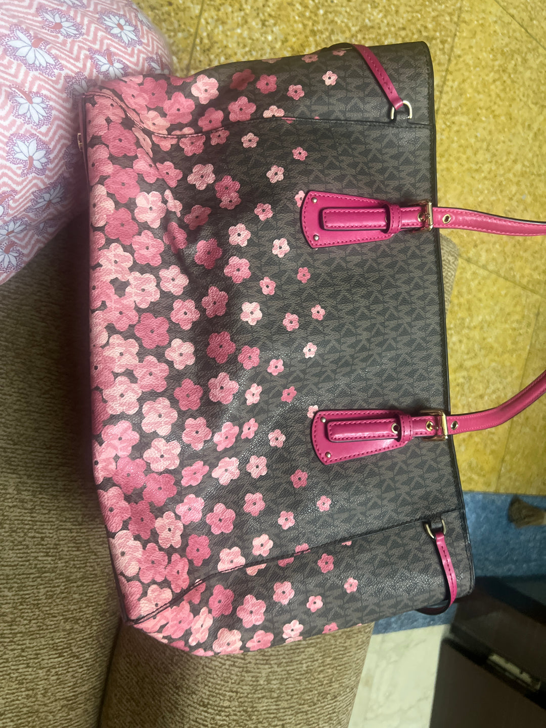 Michael Kors Voyager Medium Floral Tote