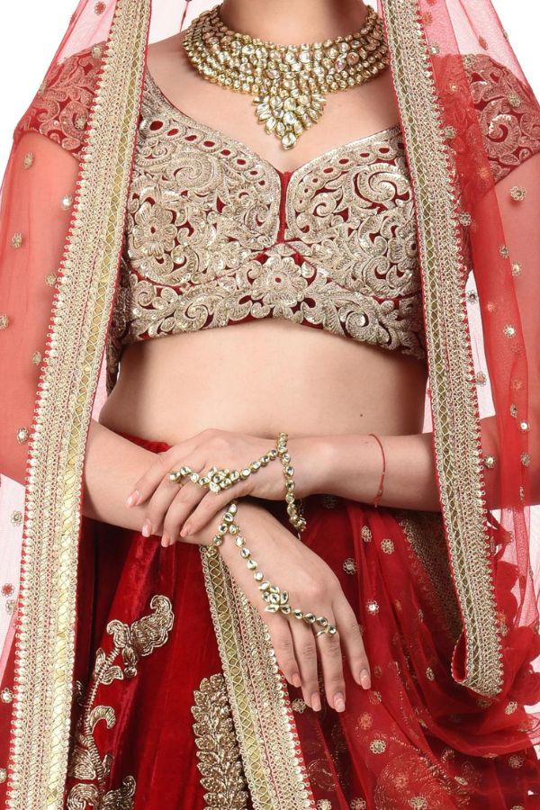 Sabyasachi Bride Stuns In A Red Lehenga With Golden Work, Pairs With Loud  Polki Diamond Jewellery